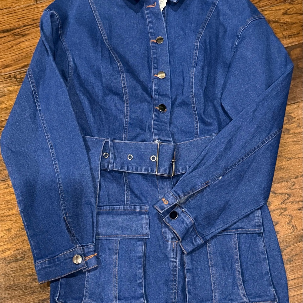 NWT Bloomingdale’s Stylish Blue Denim Jacket with Belt